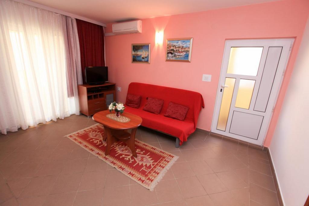 Apartments Franc Povljana Szoba fotó