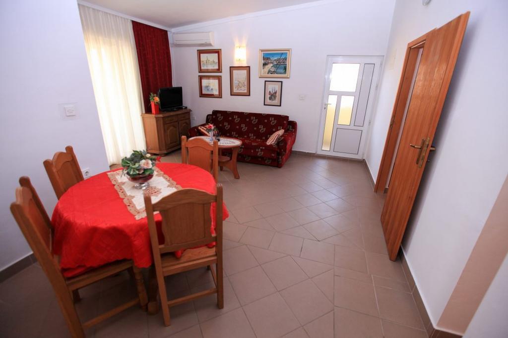 Apartments Franc Povljana Szoba fotó