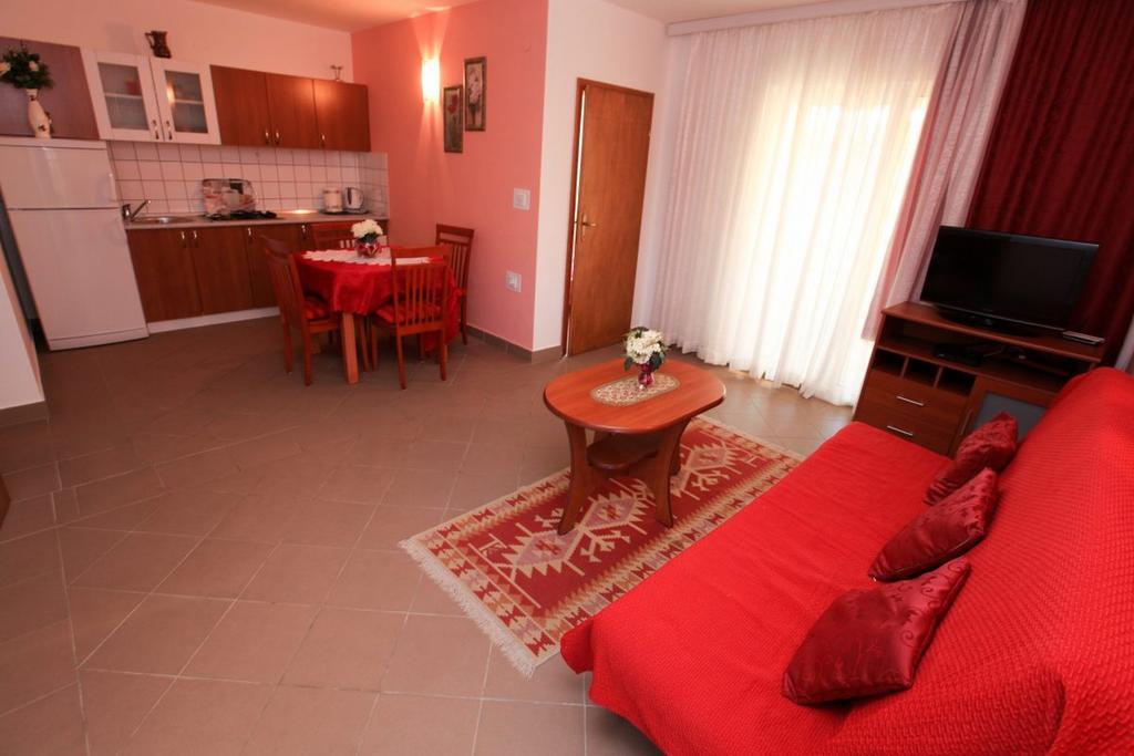 Apartments Franc Povljana Szoba fotó
