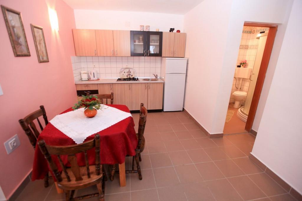 Apartments Franc Povljana Szoba fotó