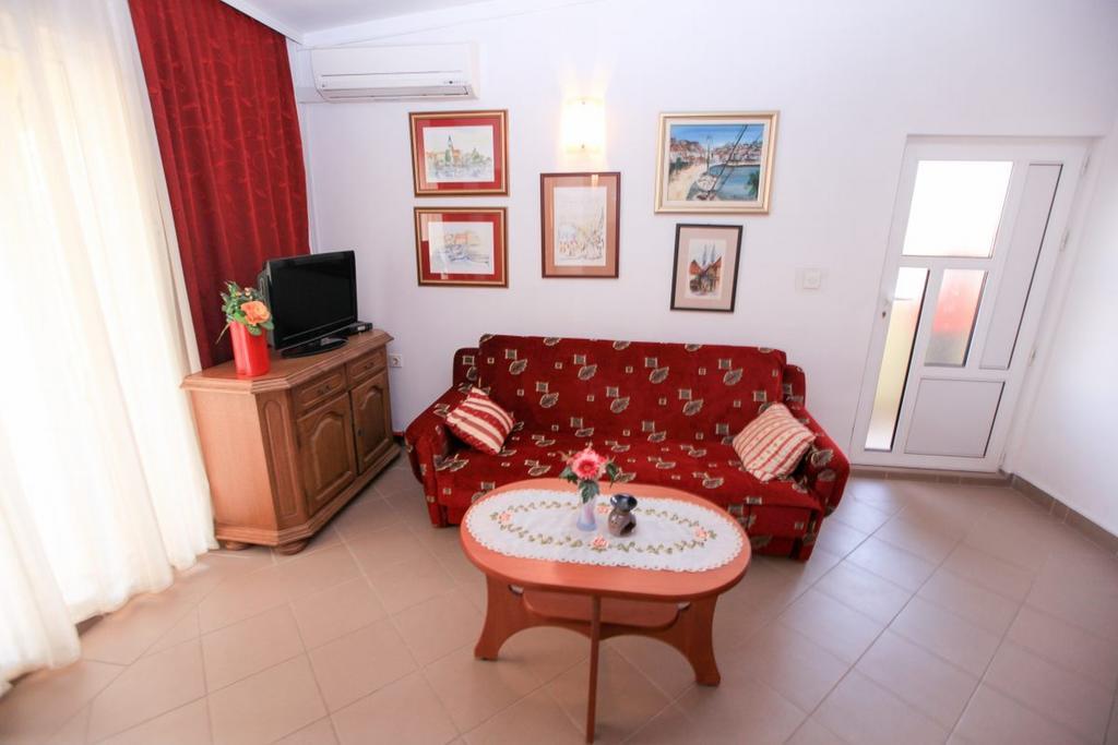Apartments Franc Povljana Szoba fotó